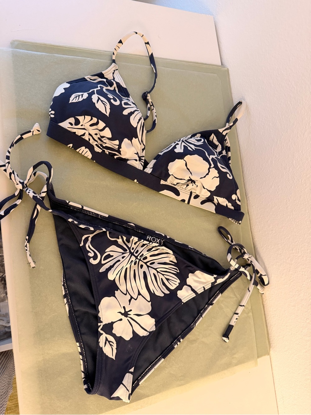 Roxy floral print navy bikini